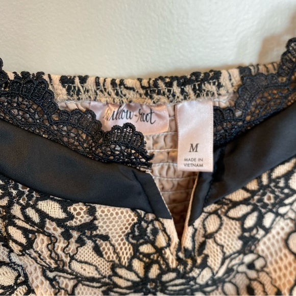 Willow & Root Floral Lace Cropped Top Beige Black Lined Bodice Smocked Medium - Picture 3 of 6